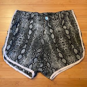 Acacia Silk Shorts in Python, size M (labeled S)